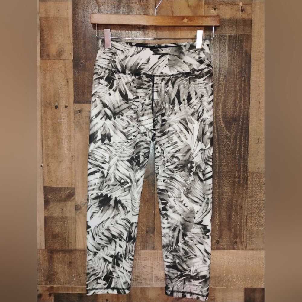 PrAna Palm Leaf Print Roxanne Capri Leggings Size Small